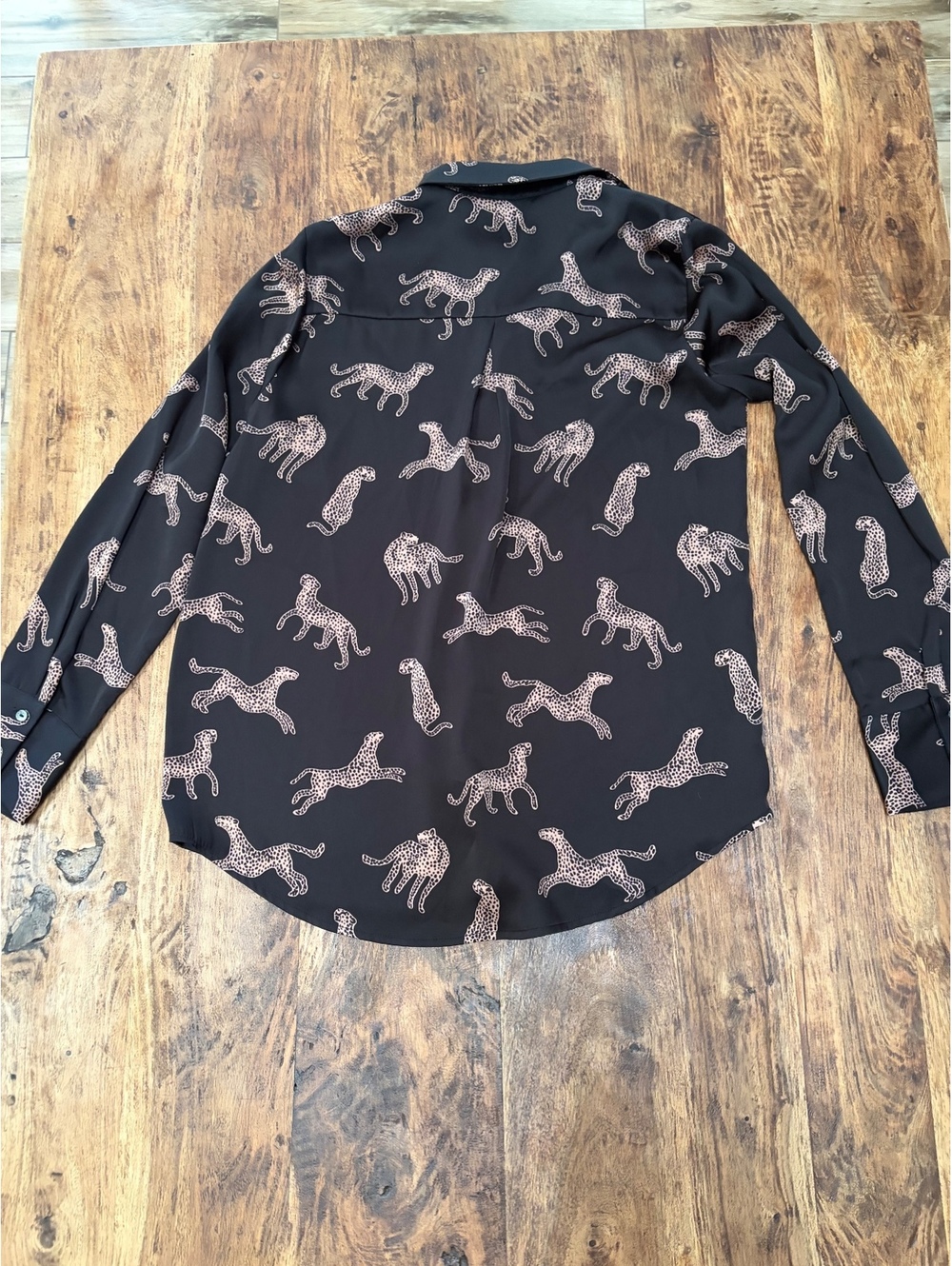 Aqua Women's Black Long Sleeve Button-Up Shirt with Leopard Print, Size M - Picture 5 of 8
